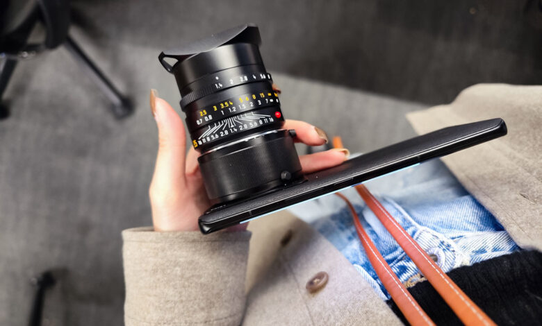 شیائومی ۱۲ اس اولترا کانسپت با قابلیت اتصال لنز حرفه‌ای Leica رونمایی شد: ۲ حسگر ۱ اینچی درون موبایل
