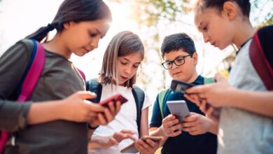 قانون ممنوعیت استفاده از تلفن همراه در مدرسه با مخالفت والدین روبرو شده است