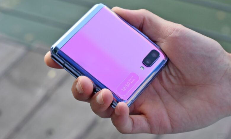 گلکسی زد فلیپ 5 ممکن است از ترفند نمایشگر پوششی نسل اول Galaxy Z Flip استفاده کند